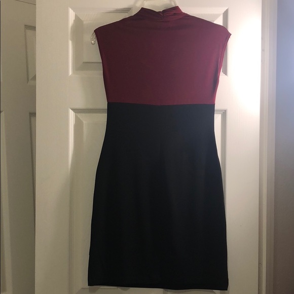 Burgundy/black form fitting dress - Picture 3 of 6